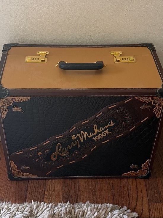 Larry Mahan Accessories - Larry Mahan Black and Brown Western 1000x Hat Case with Gold Hardware
